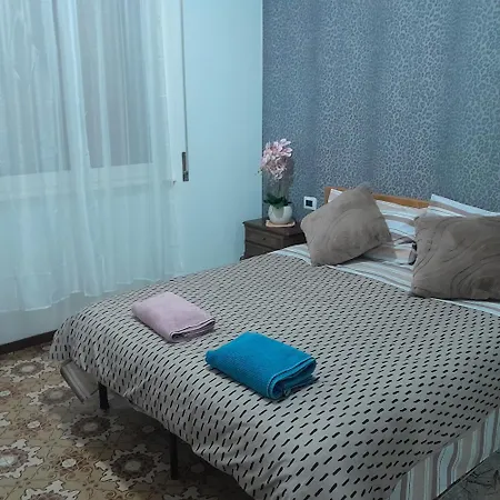 House - Steps From & Free Park Vassena