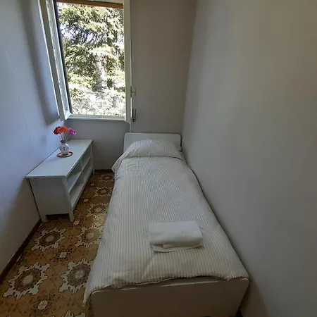 דירה House - Steps From & Free Park *