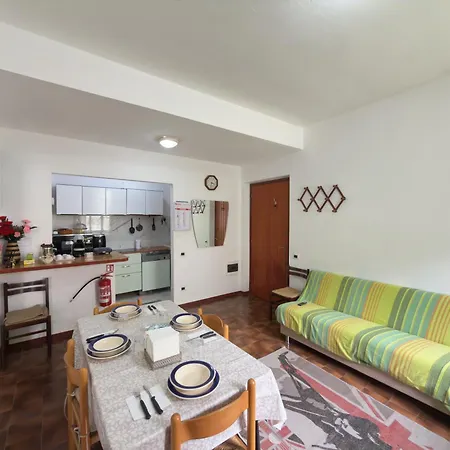 House - Steps From & Free Park דירה